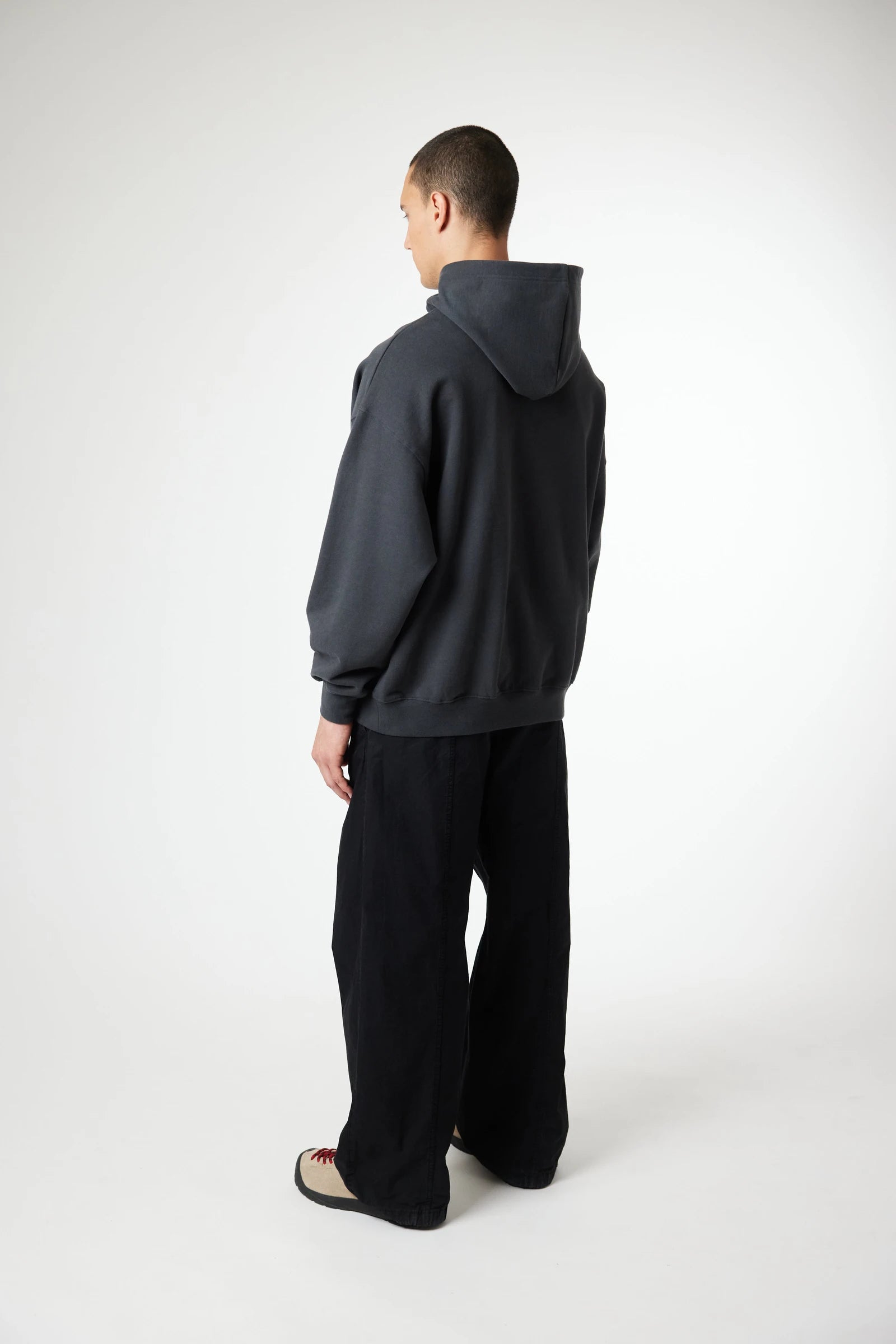 SUDADERA CON CAPUCHA NATIVE ANTRACITA thumbnail