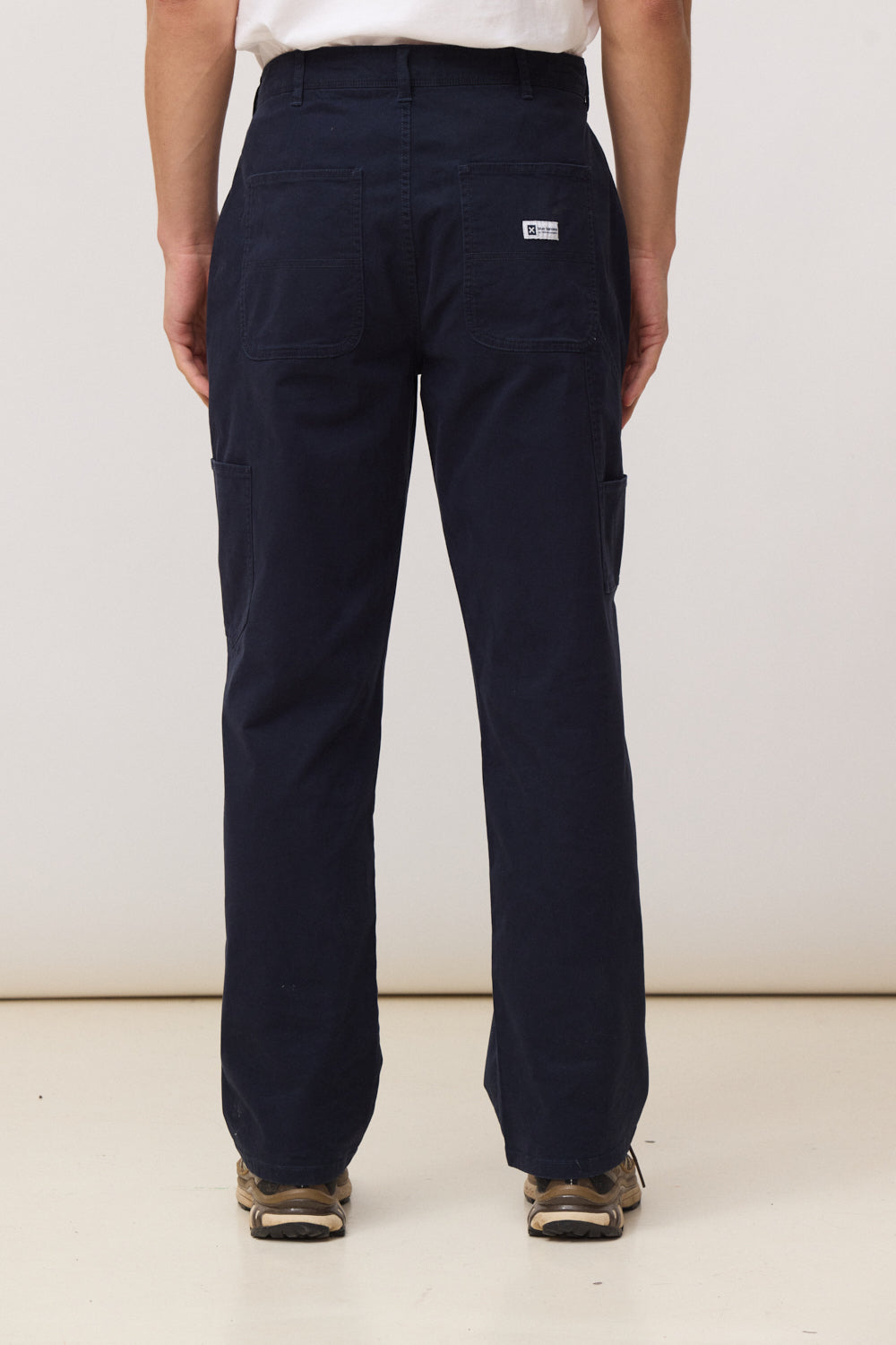 Discover the perfect sustainable men's pants for your adventures