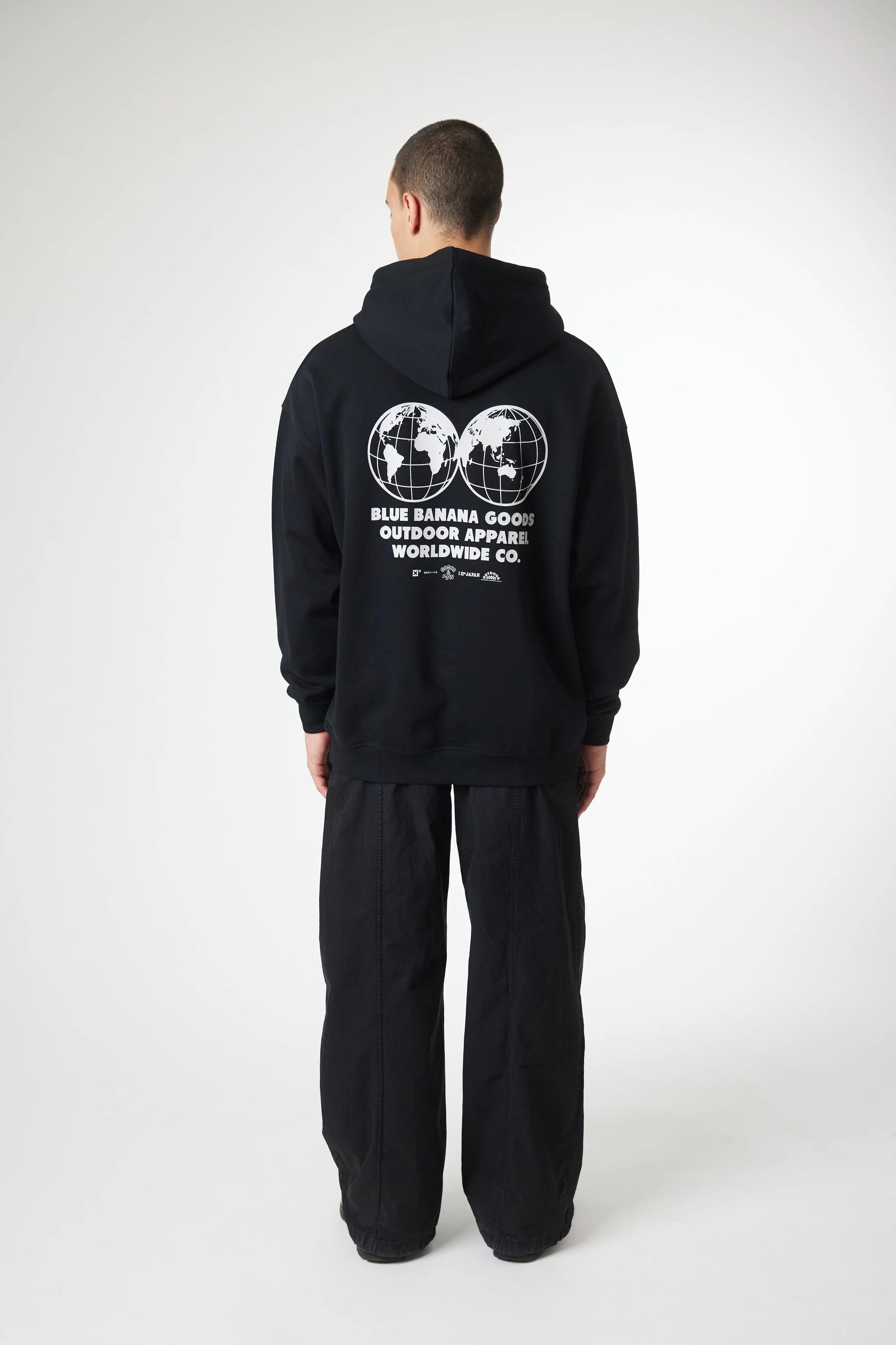 SUDADERA CON CAPUCHA ATLAS NEGRA thumbnail