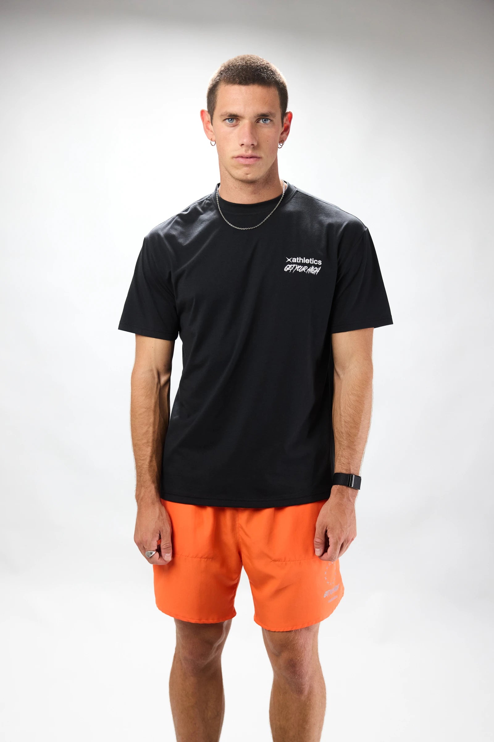 PACK CAMISETA GRAPHIC NEGRA + PANTALÓN CORTO TRAIN NEGRO + CALCETINES GRADIENT DARK GREY