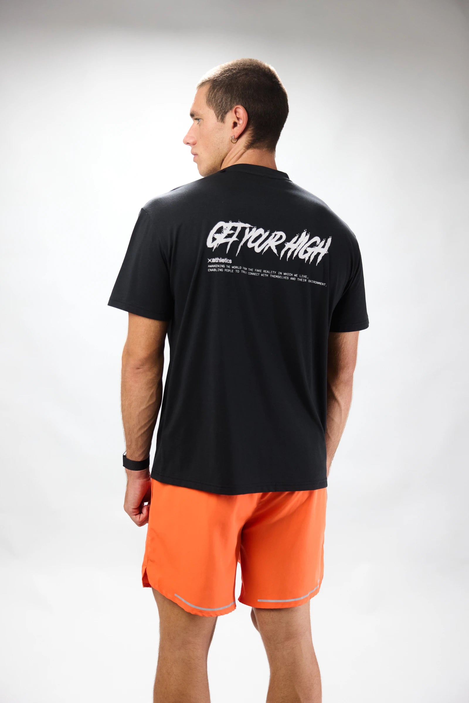 PACK CAMISETA GRAPHIC NEGRA + PANTALÓN CORTO TRAIN NEGRO + CALCETINES GRADIENT DARK GREY