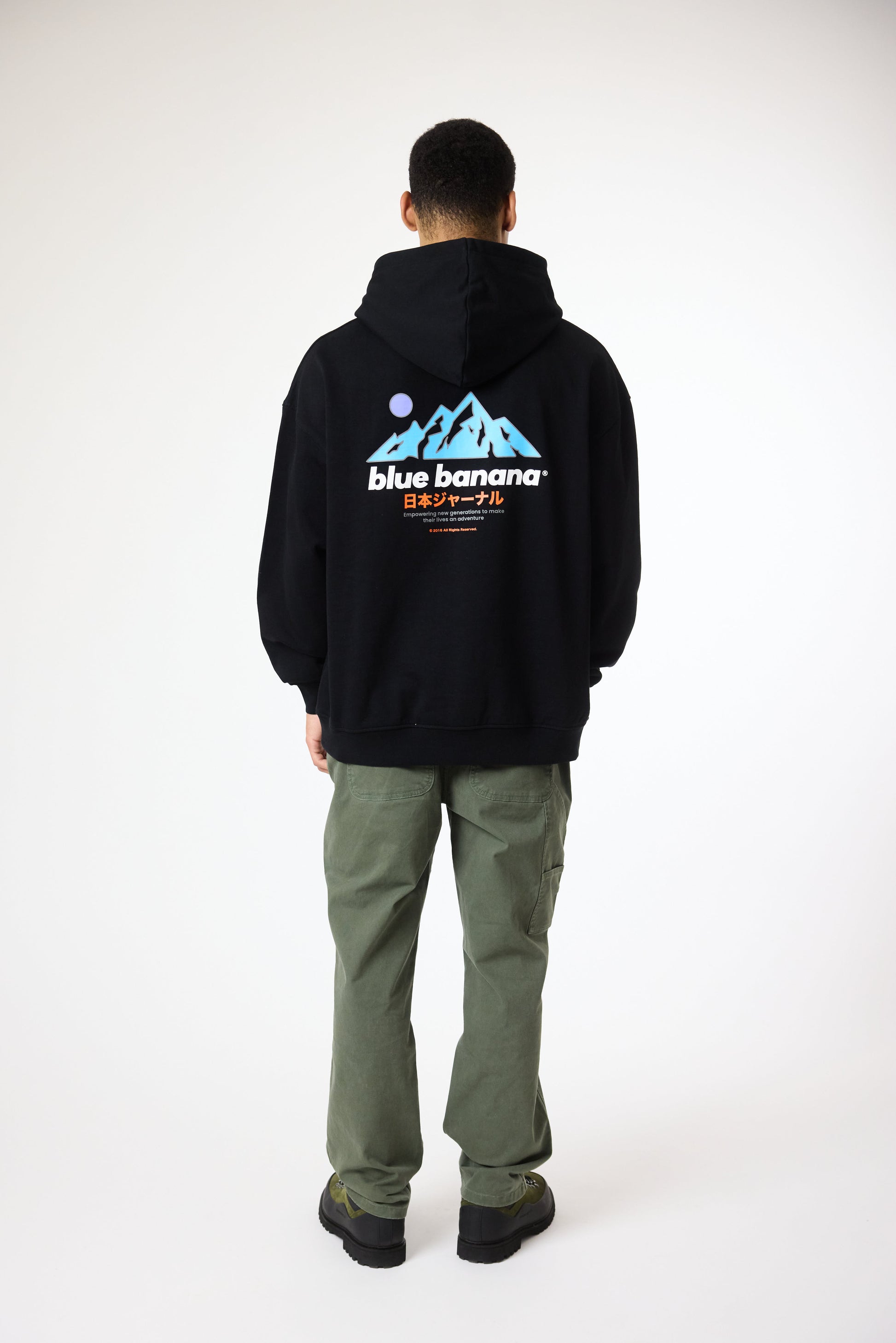 SUDADERA CON CAPUCHA ONTAKE NEGRA thumbnail