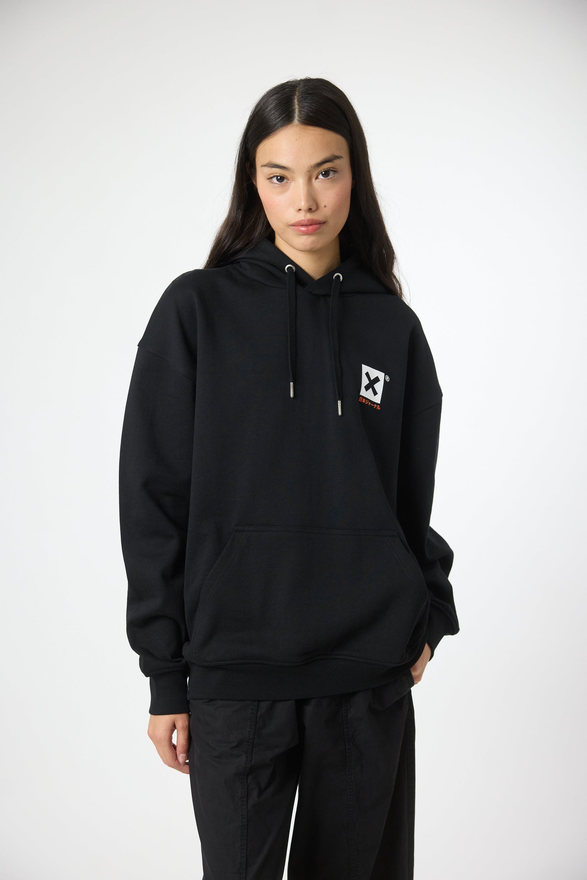 SUDADERA CON CAPUCHA ONTAKE NEGRA thumbnail