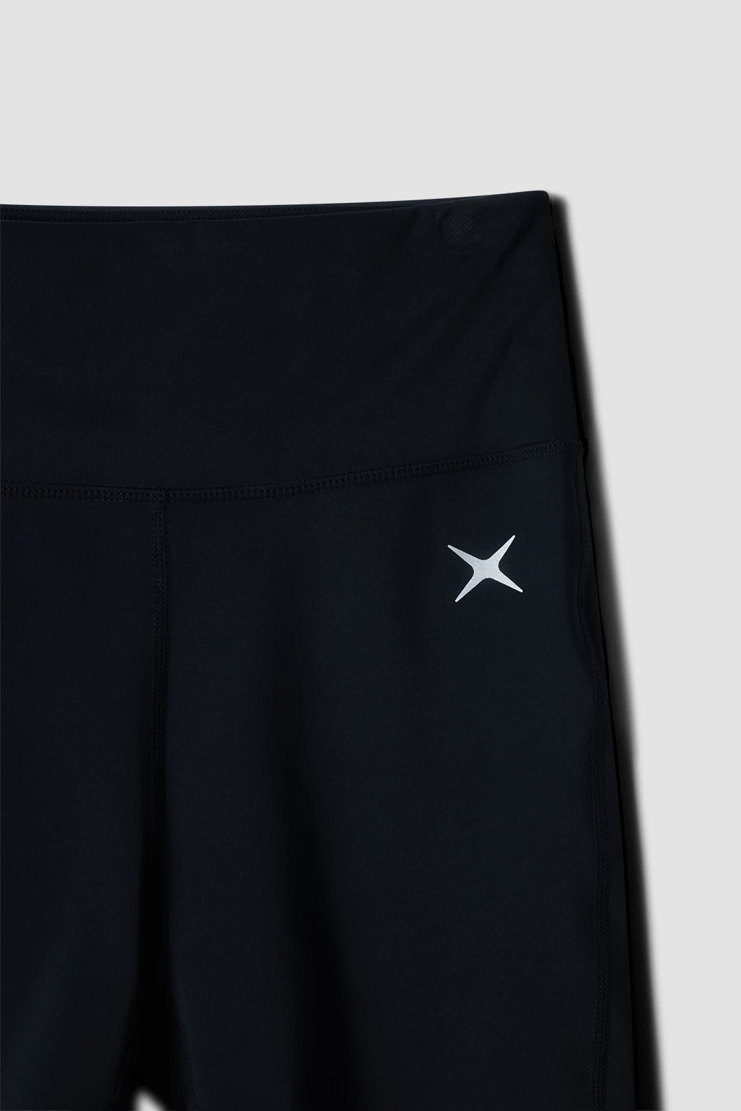 LEGGINGS CORTOS MUJER TRAIN NEGROS thumbnail