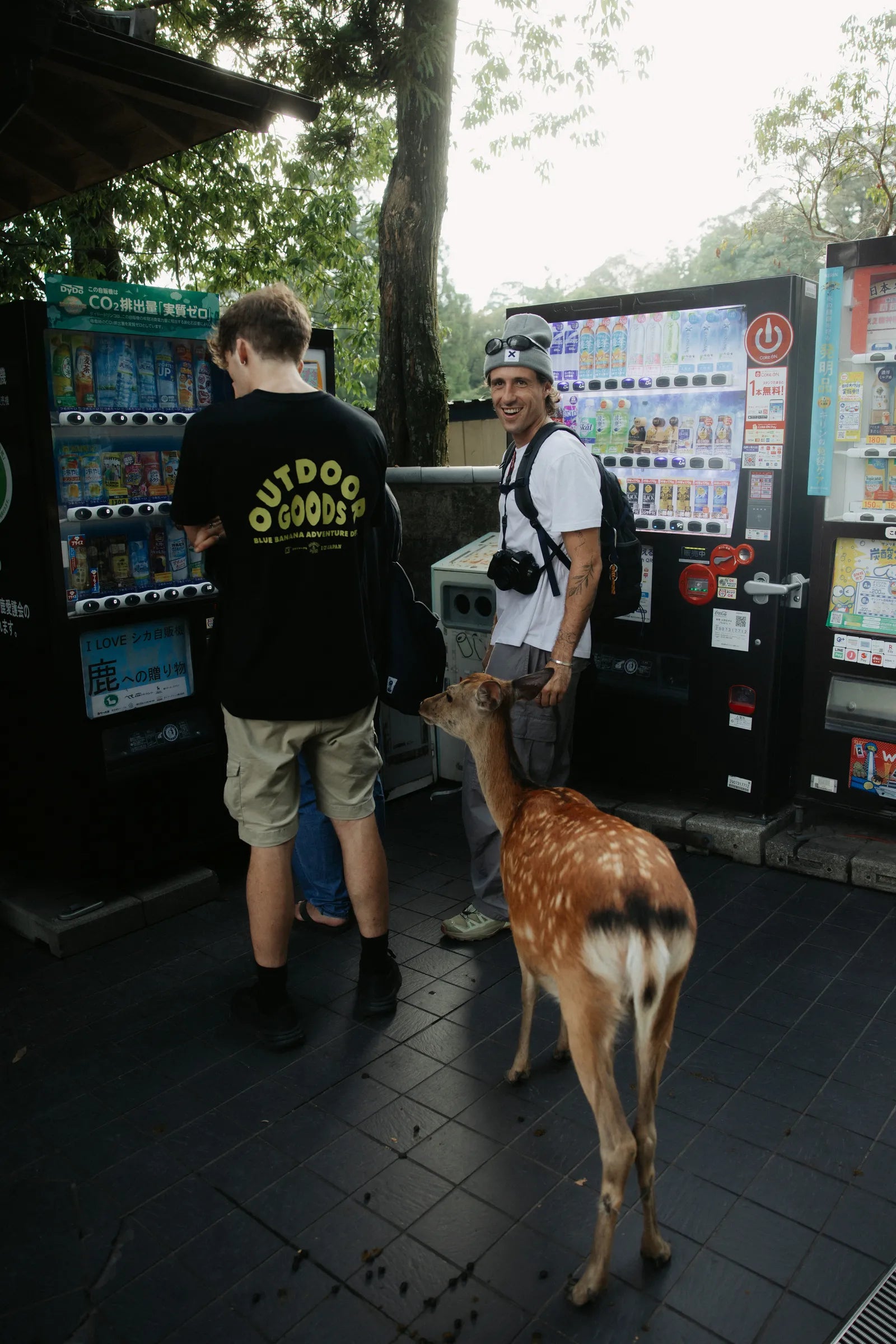 CAMISETA GOODS NEGRA thumbnail