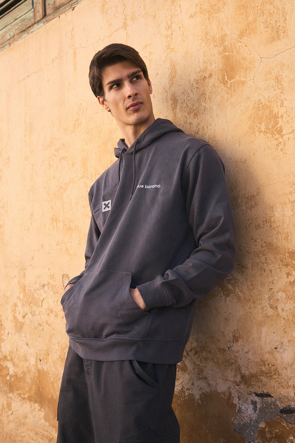 SUDADERA CON CAPUCHA CORE ANTRACITA
