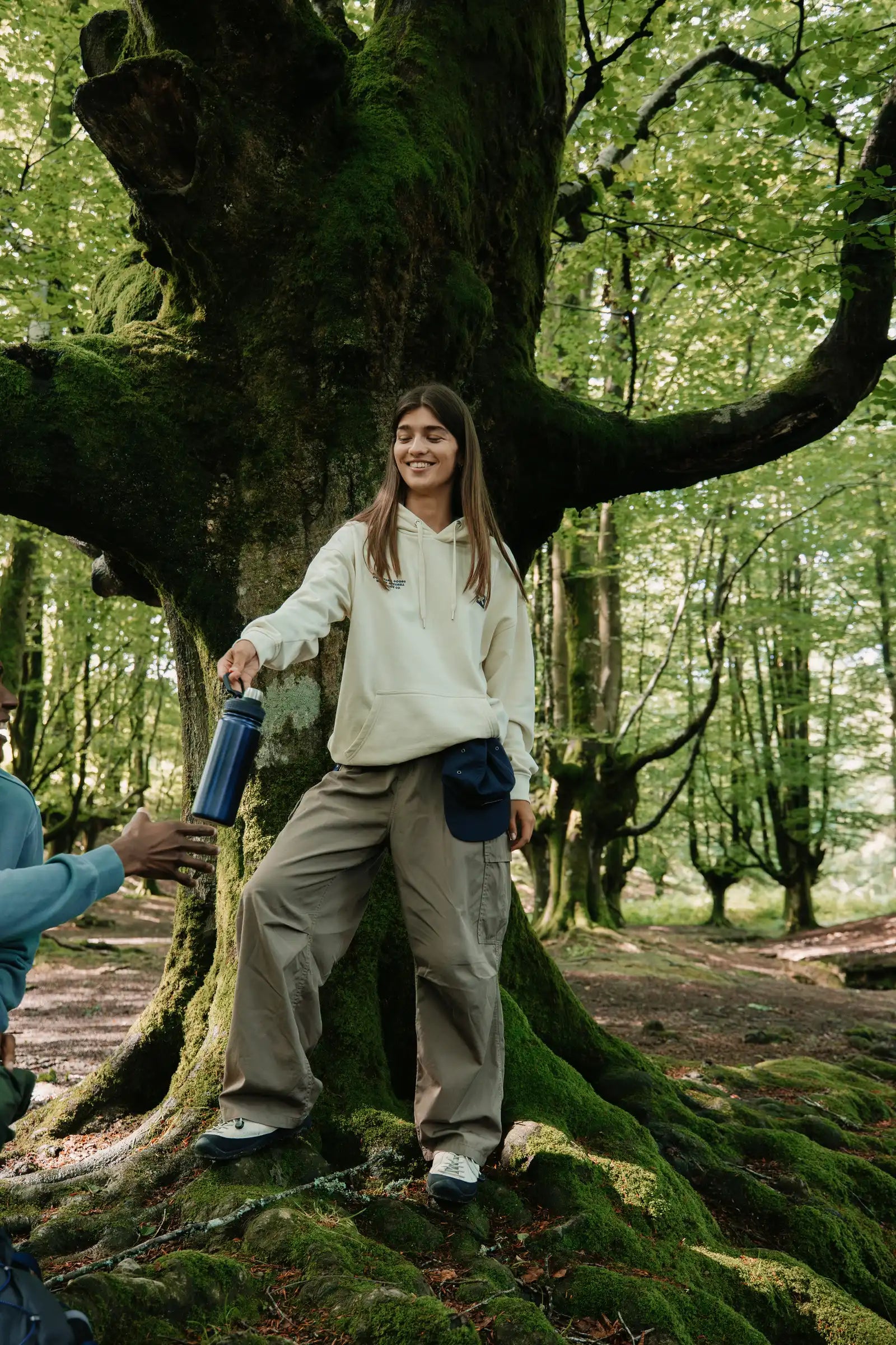 SUDADERA CON CAPUCHA ATLAS CREMA