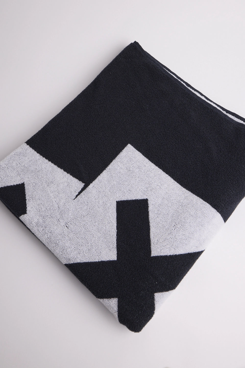 TOALLA GRAVITY AZUL MARINO