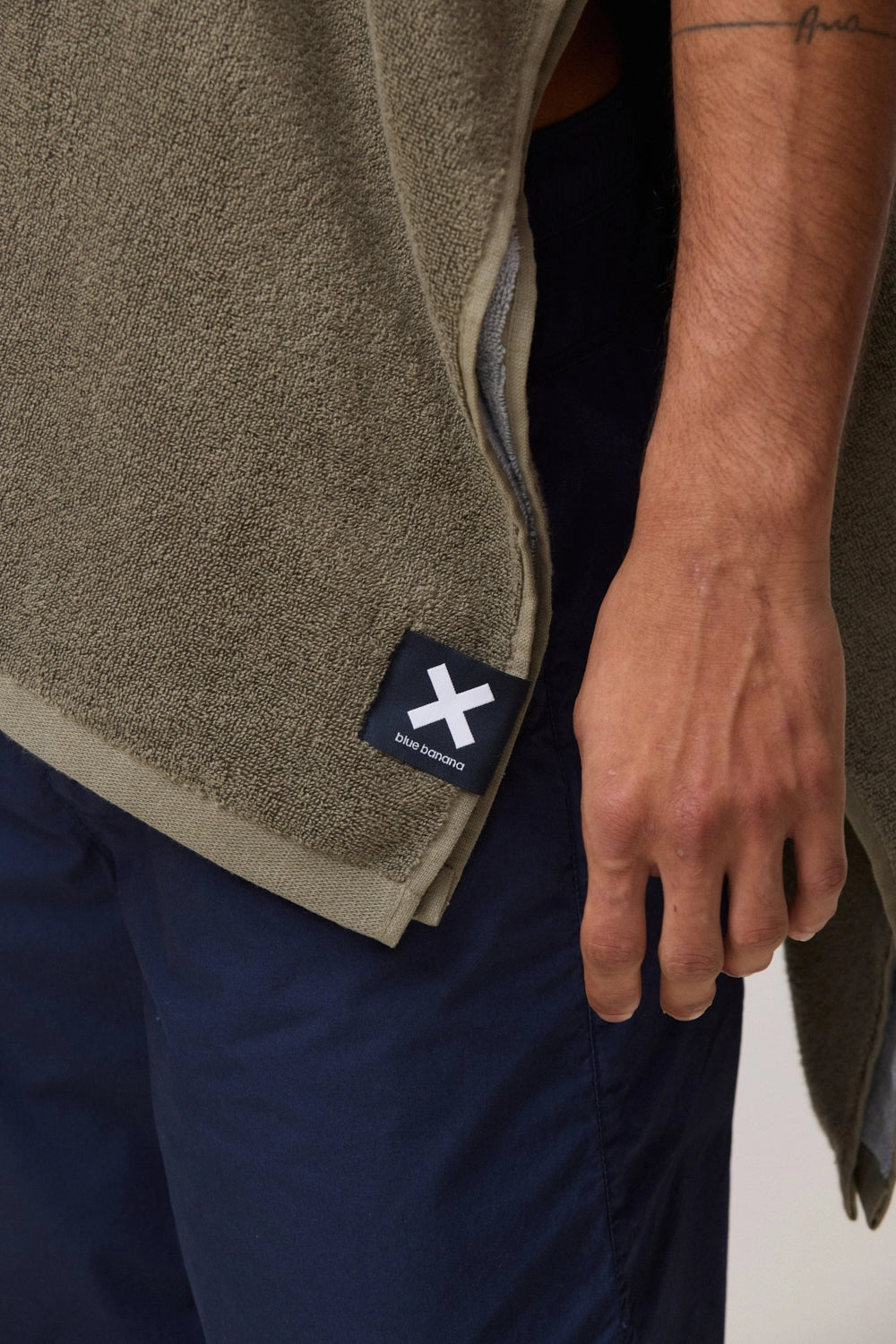 TOALLA MOVEMENT OLIVE GREEN