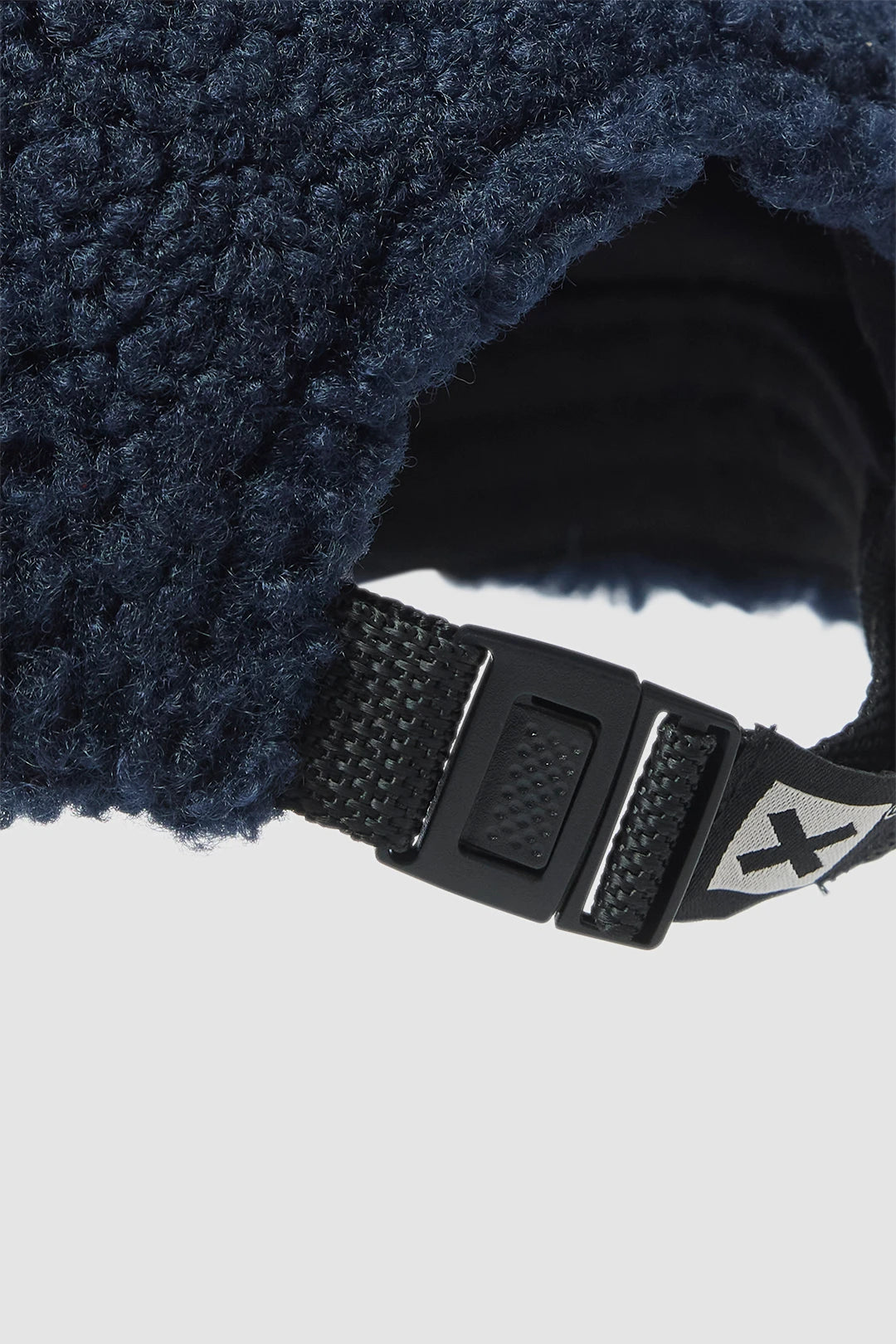 GORRA FLEECE AZUL MARINO thumbnail