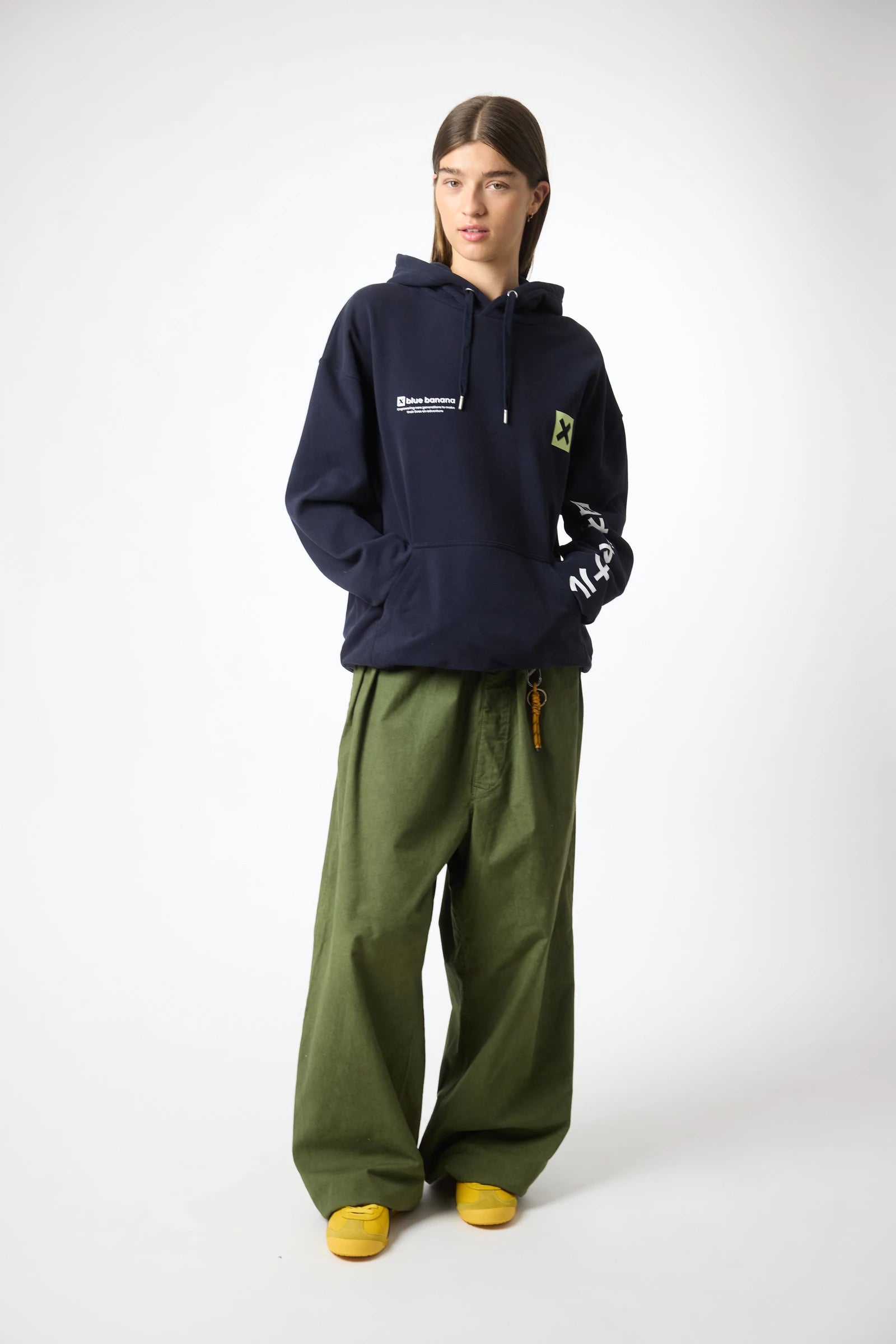 SUDADERA CON CAPUCHA JOURNAL AZUL MARINO thumbnail