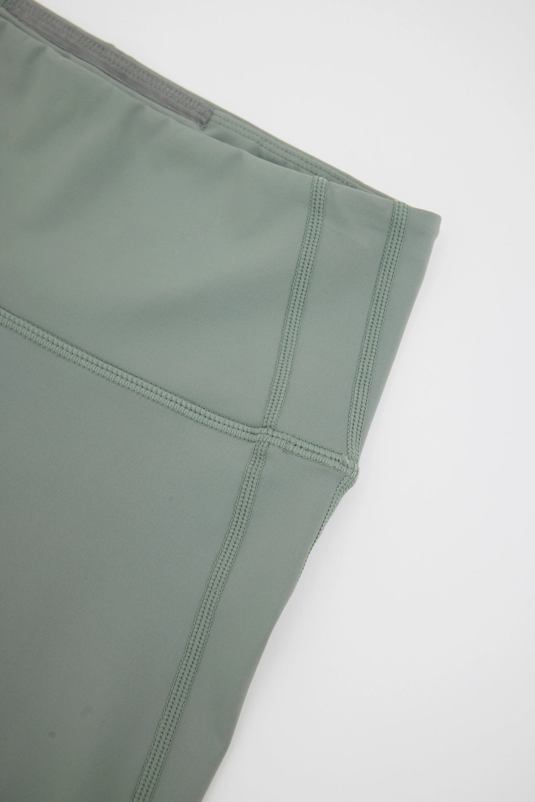 OLIVE GREEN WASHED ACTIVE WOMAN SHORT LEGGINS