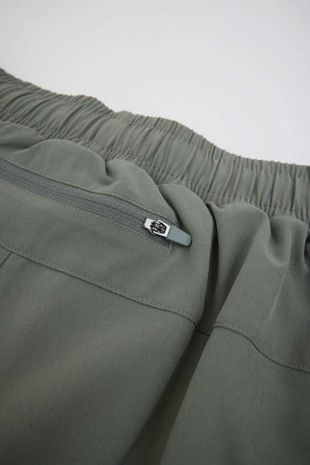 OLIVE GREEN ACTIVE WOMAN SHORTS