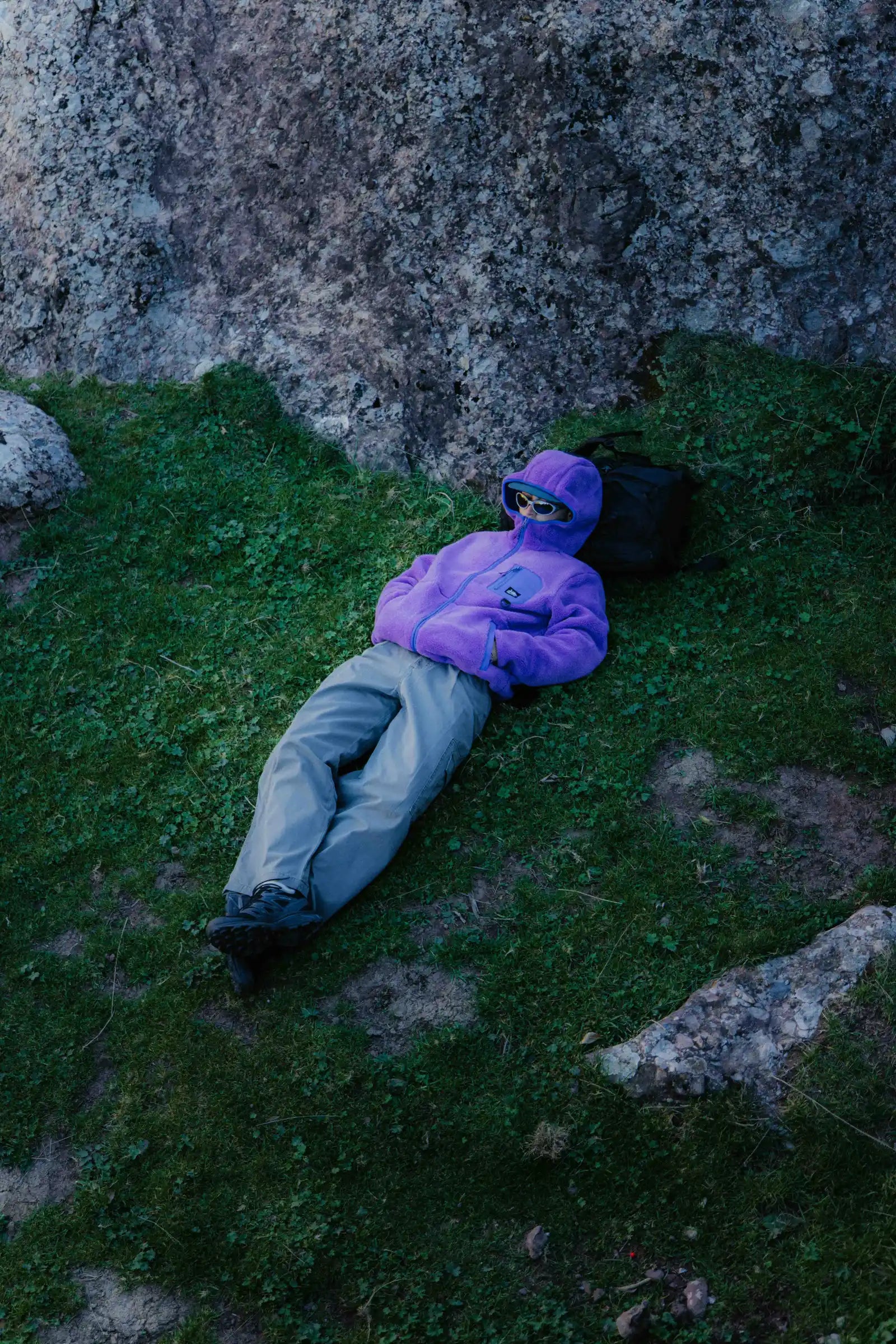 SUDADERA CON CAPUCHA POLAR CAVE MORADA thumbnail