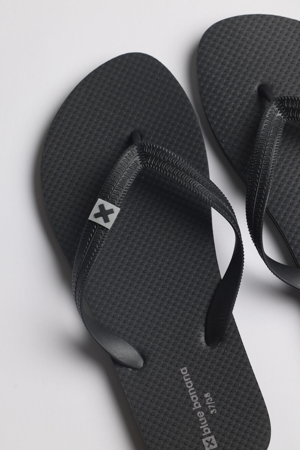 CHANCLAS RILEY NEGRAS