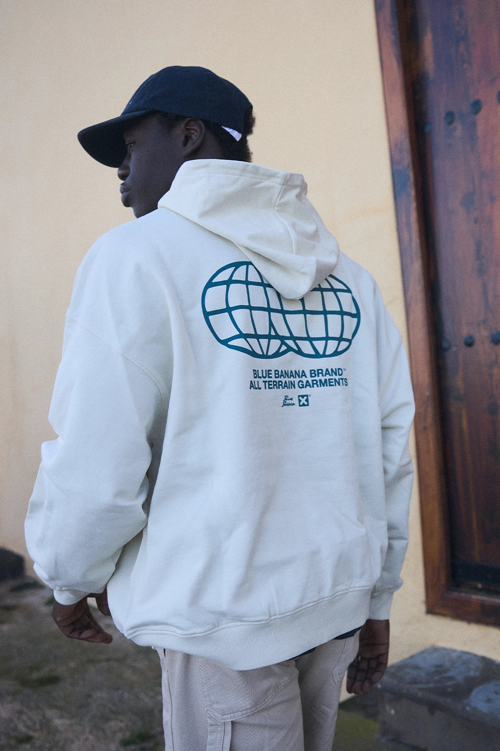 SUDADERA CON CAPUCHA UNIVERSAL BLANCO ROTO