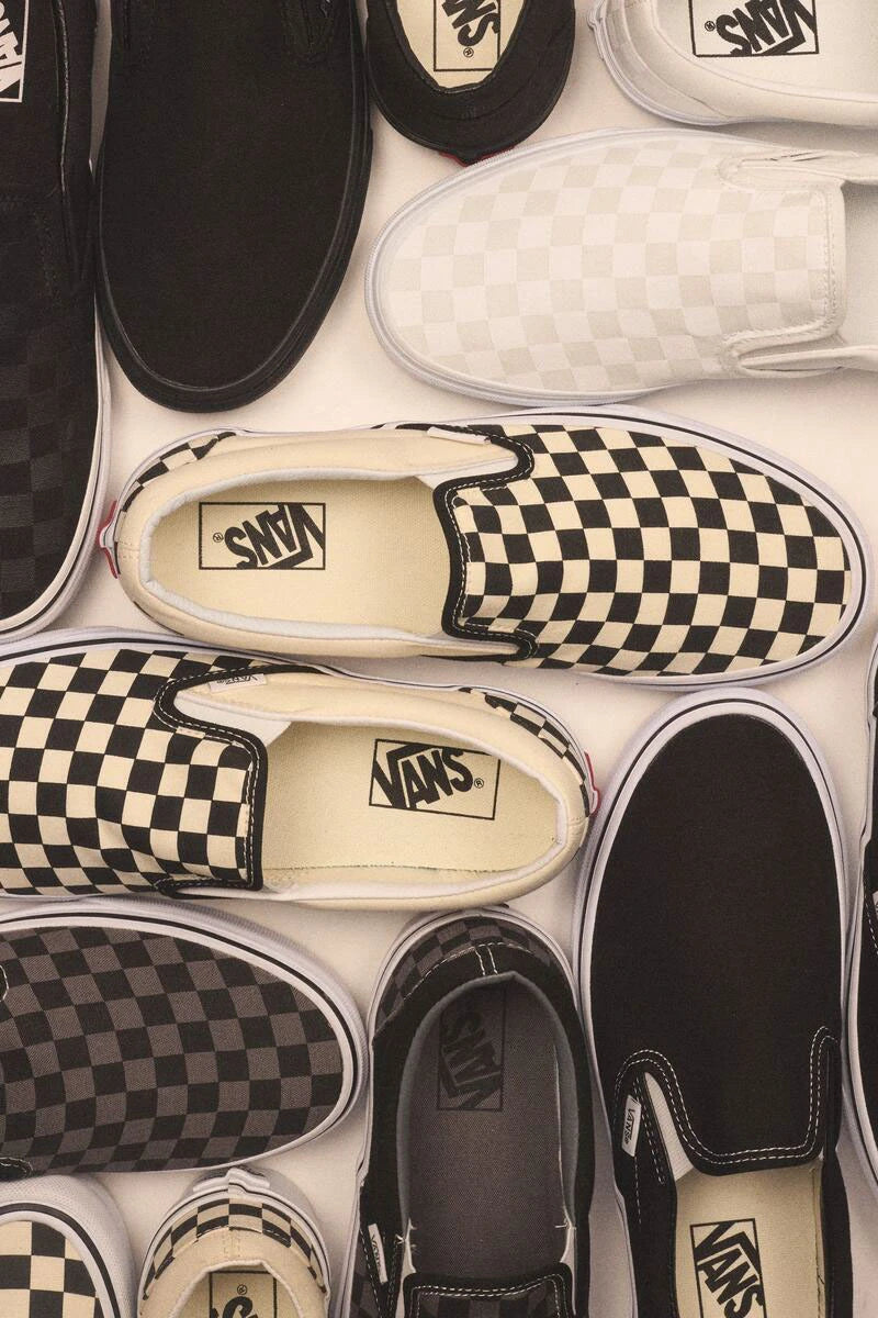BLACK CLASSIC SLIP-ON VANS SNEAKERS thumbnail