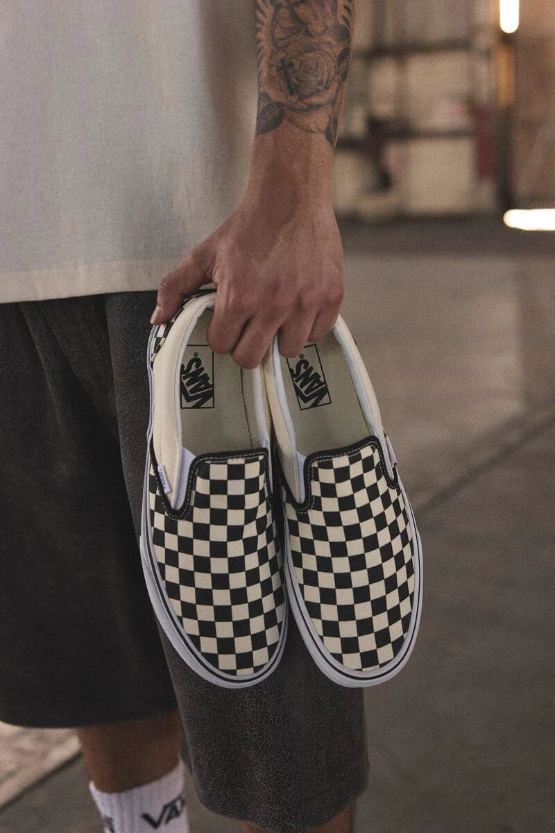 BLACK CLASSIC SLIP-ON VANS SNEAKERS thumbnail